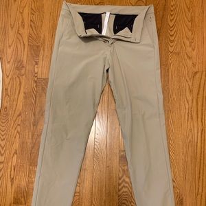 Lulu Lemon commission pants / slim